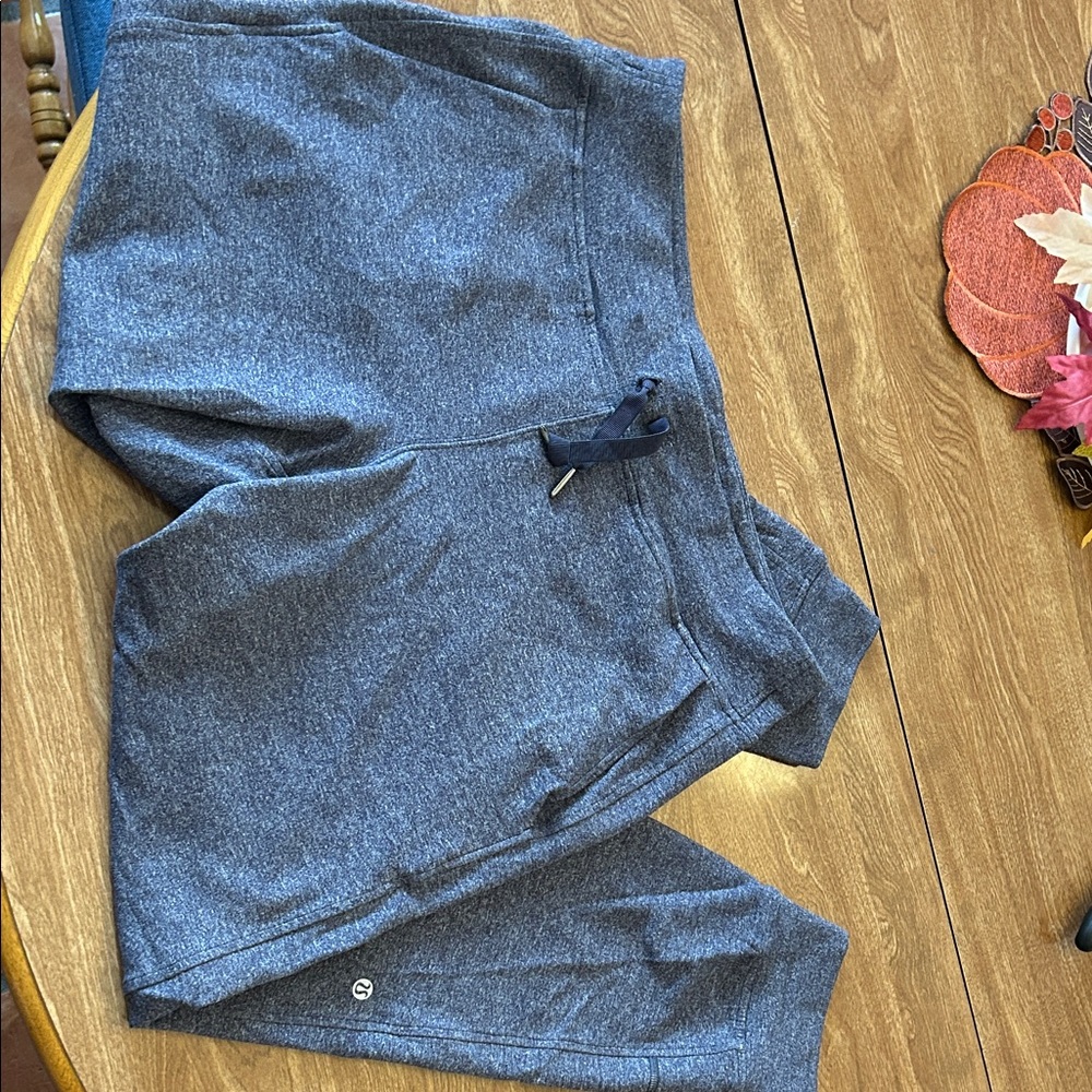 Lululemon joggers size 12